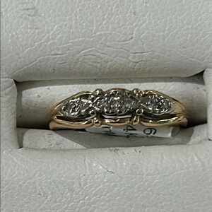 365307 14k yg Elegant Gold and Diamond Ring